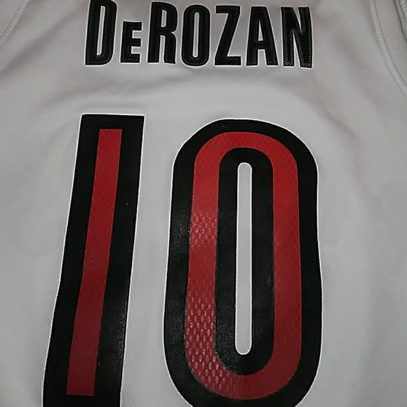 Women's Toronto Raptors DeRozan Jersey - Picture 6 of 8